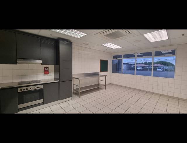 4,209M² WAREHOUSE TO LET IN AIRPORT INDUSTRIA